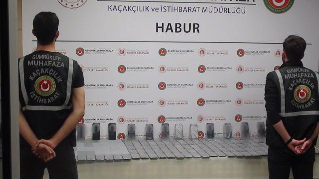 HABUR SINIR KAPISI'NDA KAÇAK CEP TELEFONU ELE GEÇİRİLDİ