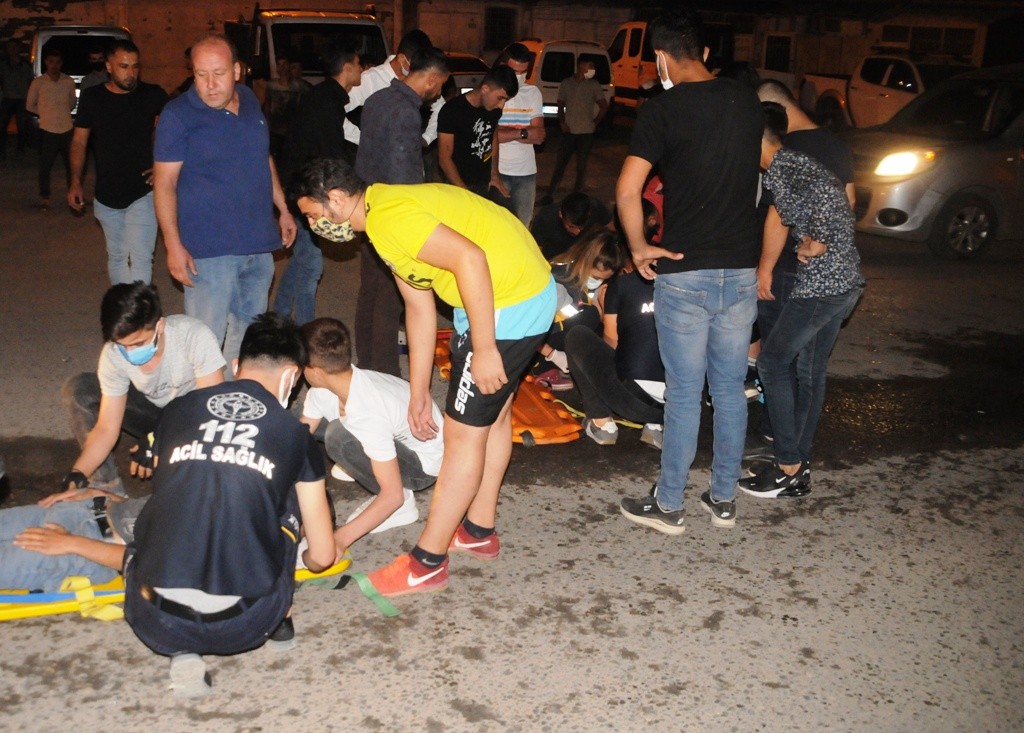 CİZRE’DE 2 MOTOSİKLET KAFA KAFAYA ÇARPIŞTI: 3 YARALI