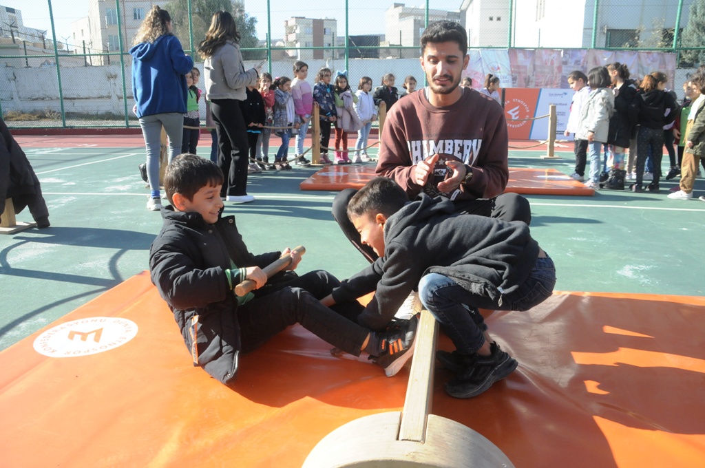 Cizre'de "Geleneksel Kültür ve Spor Şenliği" düzenlendi