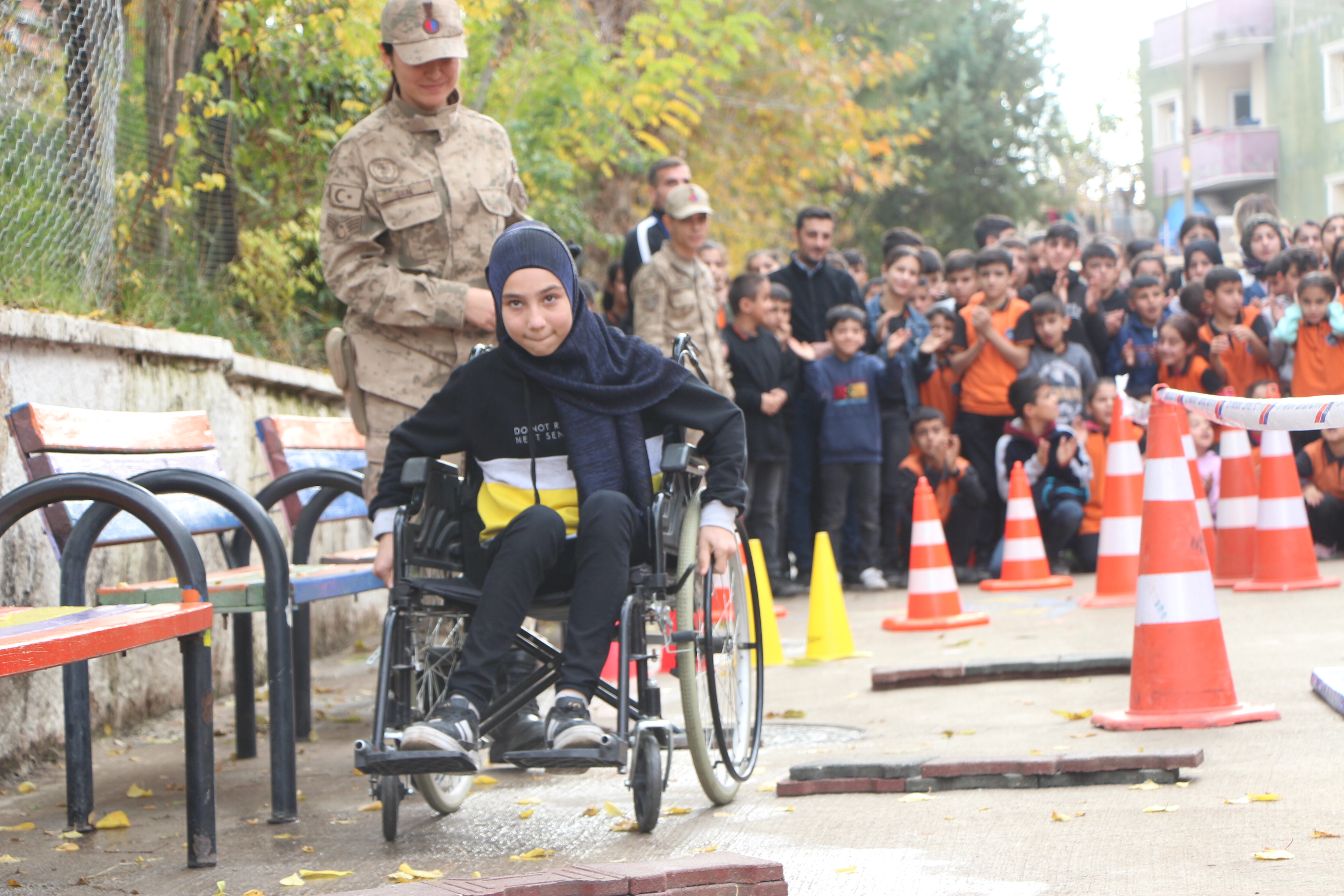 'Empati Parkuru'nda engellilerin yaşadığı zorlukları deneyimlediler