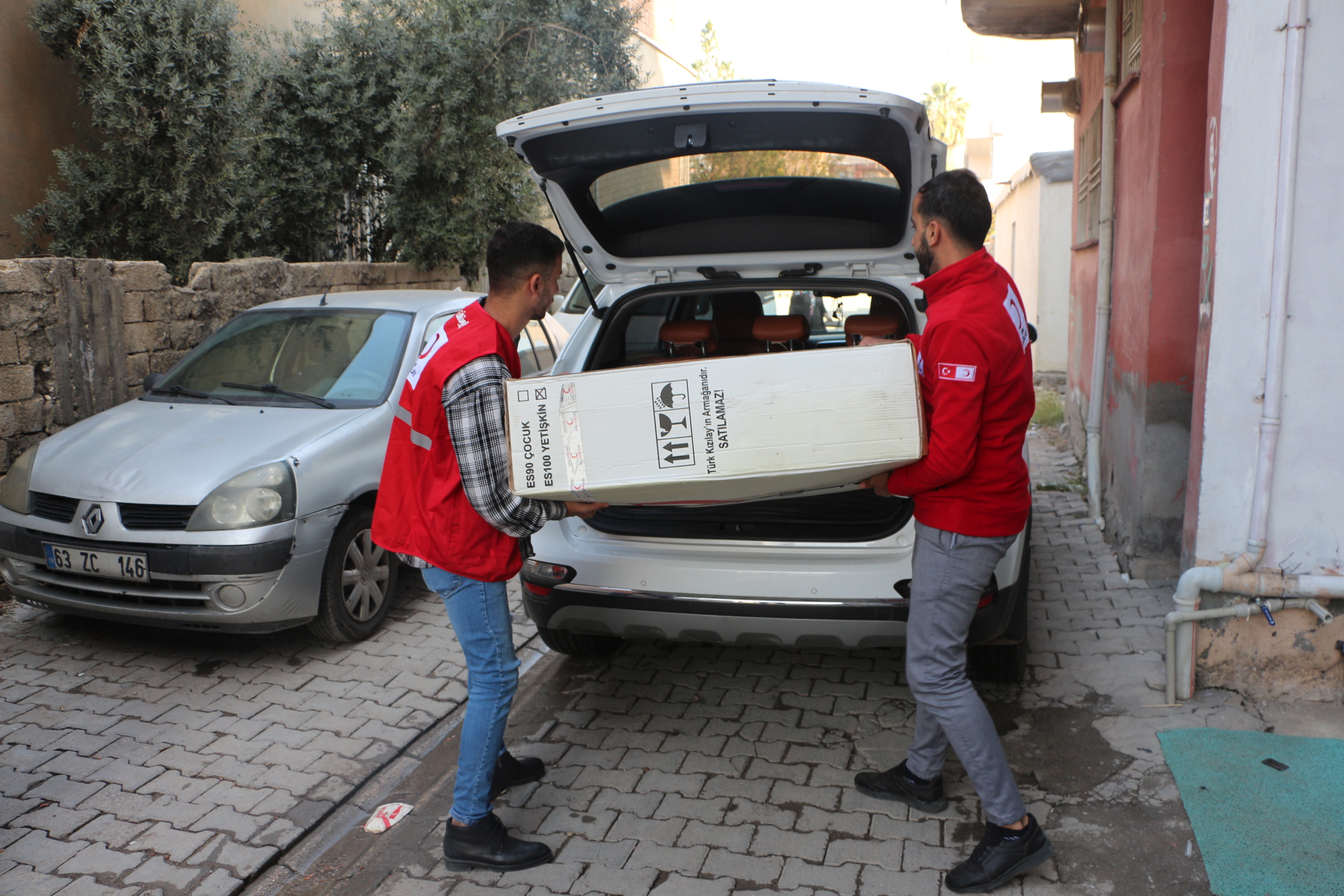 Silopi'de 16 Engelliye Tekerlekli Sandalye