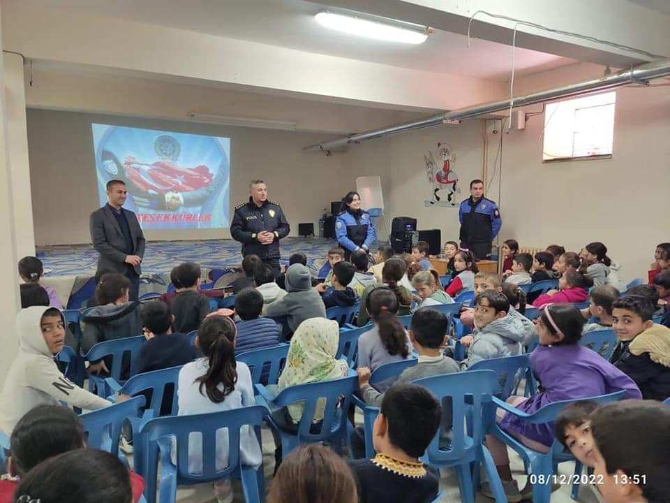 İdil'de Polis Anaokulu Öğrencilerini Bilgilendirdi