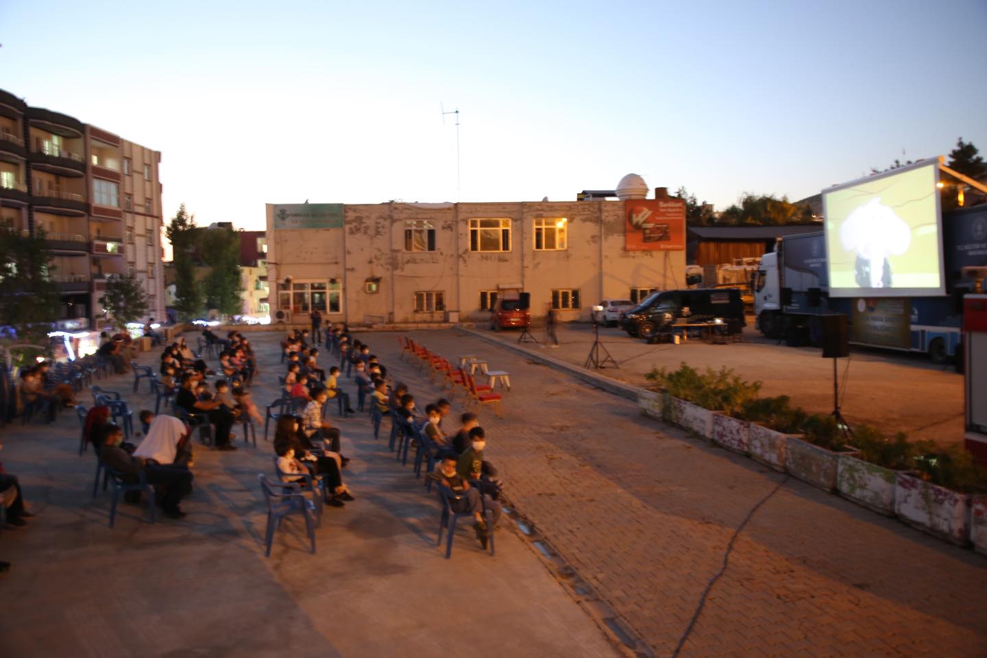 GEZİCİ SİNEMA ARACI ŞIRNAK’TA