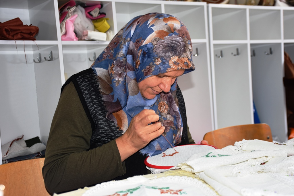 Kızını Ziyarete Gittiği Okulda Tanıştığı Nakış Kursu Hayatını Değiştirdi