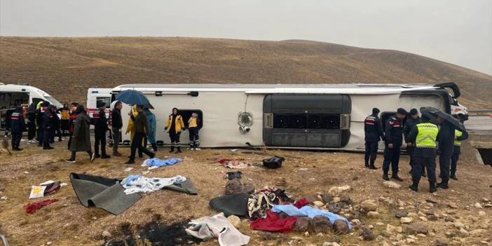 Yolcu Otobüsü Devrildi 7 Ölü 40 Yaralı