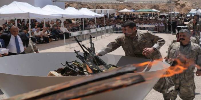 PKK'nın Sİlah Bırakması Canlı Yayınlanıyor! İşte O Görüntüler