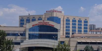 Bir kişi camii önünde silahla vurulmuş halde ölü bulundu