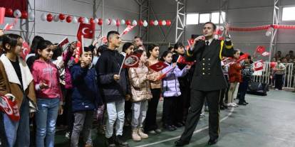 Askeri bando takımı Şırnak’ta öğrenci ve askerlere konser verdi