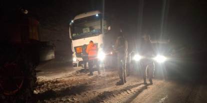 Şırnak ve Siirt Yolunda Mahsur Kalan Vatandaşlar Ekipler Tarafından Kurtarıldı!