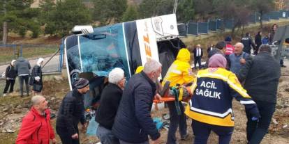 Yolcu Otobüsü Devrildi: 1 Ölü, 24 Yaralı