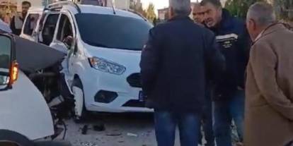 Nusaybin'de minibüs ve ticari araç çarpıştı: 1 yaralı