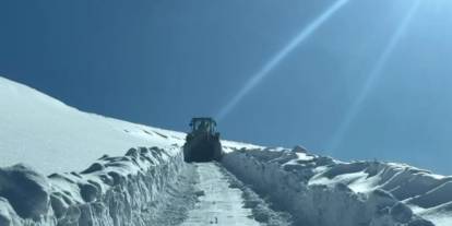 Şırnak’ta Kar Kalınlığı 1 Metreyi Aştı! Özel İdare Ekipleri 30 Km Yol Açtı