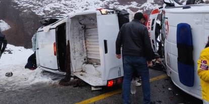 Ambulans ile pikap çarpıştı: 1’i ağır 5 yaralı