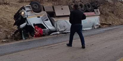 Şırnak-Siirt Karayolunda TIR Devrildi: 1 Yaralı