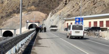 Hakkari ile Van’ı birbirine bağlayan tünellerin araç geçişlerine açıldı