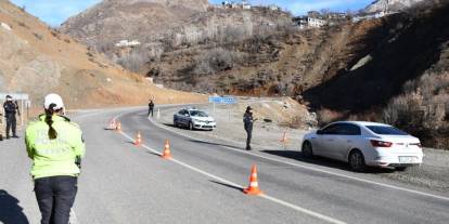 Şırnak'ta Dron pilotu kadın trafik polisi, havadan ve karadan denetimler yapıyor