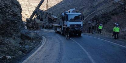 Şırnak’ta devrilen askeri araç saatler sonra yoldan kaldırıldı