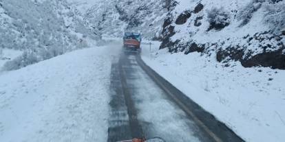 Şırnak’ta Kardan Kapanan Köy  Yolları Ulaşıma Açıldı