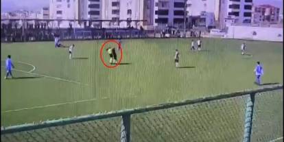 Amatör Lig maçında futbolcu hakeme yumruk attı! O anlar kamerada