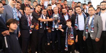 2. Lig'e yükselen Mardin 1969 Spor, şampiyonluk kupasını aldı