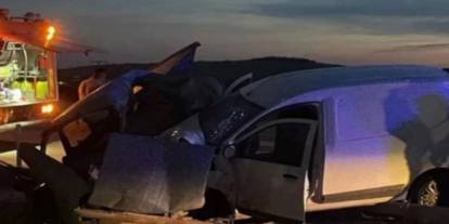 İki aracın kafa kafaya çarpıştığı kazada 1 kişi öldü, 2 yaralı