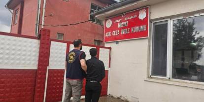 Mardin'de cezaevi firarisi düğün salonunda saz çalarken yakalandı