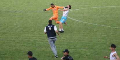 Siirt'te amatör lig baraj maçında kavga çıktı