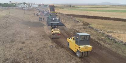 Şırnak'ta Köy Yolları Yepyeni Yüzüyle Buluşuyor! İlk Asfalt İdil'de Serildi