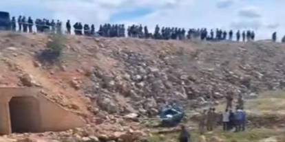 Tarım aracı devrilmesi sonucu 1 kişi öldü, 1 kişi ağır yaralandı