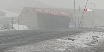Lapa lapa kar yağdı: Sürücüler zor anlar yaşadı