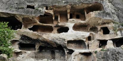 Şırnak'ta Gizemli Apartman Mağaraları Turizme Açılıyor: Ulya Şeyhan Ziyaretçilerini Bekliyor!