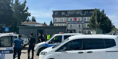 Adliye Önünde Taşlı Sopalı Kavga: 5 Yaralı