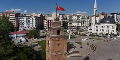 Siirt'te 120 yıllık tarihi saat, tamir edilerek yeniden çalışır hale getirildi