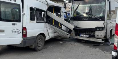 Batman’da minibüs ile midibüs çarpıştı: 7 kişi yaralandı
