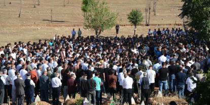 Şırnak'ta meydana gelen kazada hayatını kaybeden anne ve 2 kızı toprağa verildi
