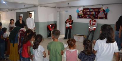 Şırnak Kızılay’dan Silopi Pınarönü Köyü’ndeki Öğrencilere Kıyafet Desteği