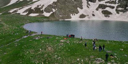 Şırnak, Van ve Hakkari Üçgeninde bulunan 2 bin 625 rakımlı Yayla, Turistlerin gözdesi oldu