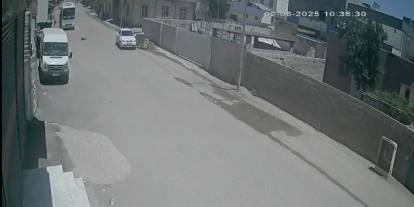 Küçük çocuğa çarparak ağır yaraladı, olay yerinden kaçtı! O anlar kamerada