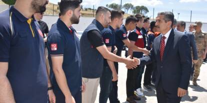 Şırnak Valisi Ekici, görevdeki personelle bayramlaştı