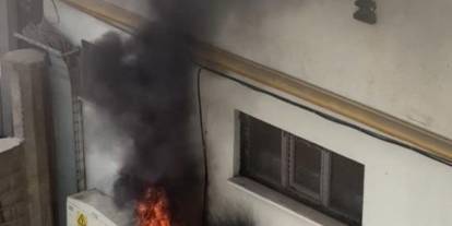 Siirt'te bir evin yanındaki trafo yangını paniğe neden oldu