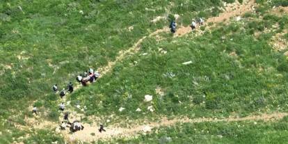 Hakkari'de pancar toplayan kişi dağdan düştü