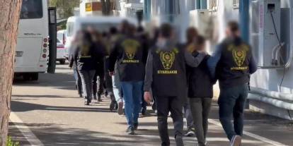 12 Kapkaççı, Pazarcı Ve Simitçi Kılığına Giren Polisler Tarafından Yakalandı