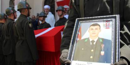 Şırnak'ta hayatını kaybeden astsubay İzmir'de son yolculuğuna uğurlandı