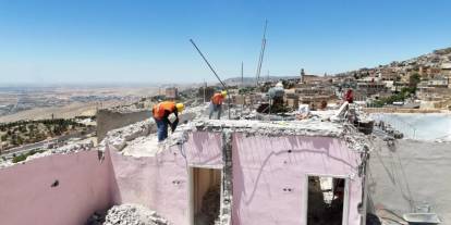 Mardin'de Tarihi Dokuya Uygun Olmayan Yapılar Yıkılıyor