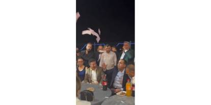 Ak Partili Belediye başkanlarının düğünde para saçtıkları anlar tepki topladı