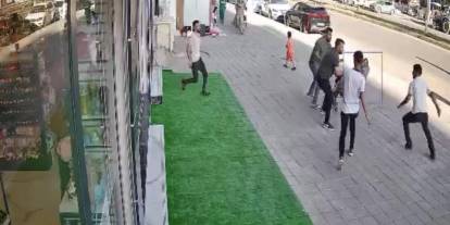 Midyat’ta kavga sırasında bir kişiye araç çarptı, hayatını kaybetti! O anlar kamerada