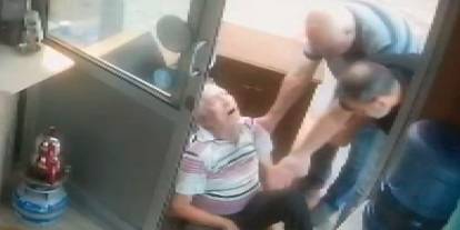 Kahreden Olay: Kalp krizi geçiren arkadaşına yardım ederken kalp krizi geçirdi, ikisi de öldü