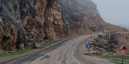 Şırnak-Siirt Yolunda Kaya Düşme Tehlikesi