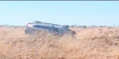 Şarampole devrilen otomobildeki 1 kişi hayatını kaybetti, 1 kişi ağır yaralandı