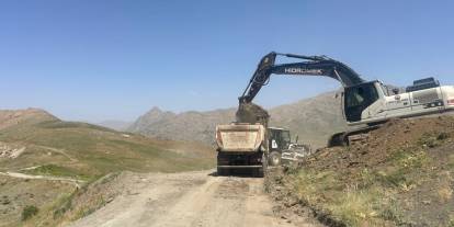 Şırnak’ta Köy Yolları Genişletiliyor
